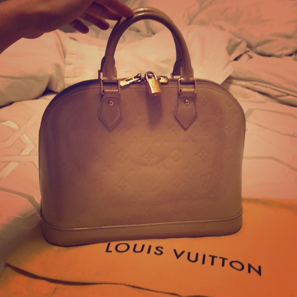 louis vuitton alma beige pre-owned
